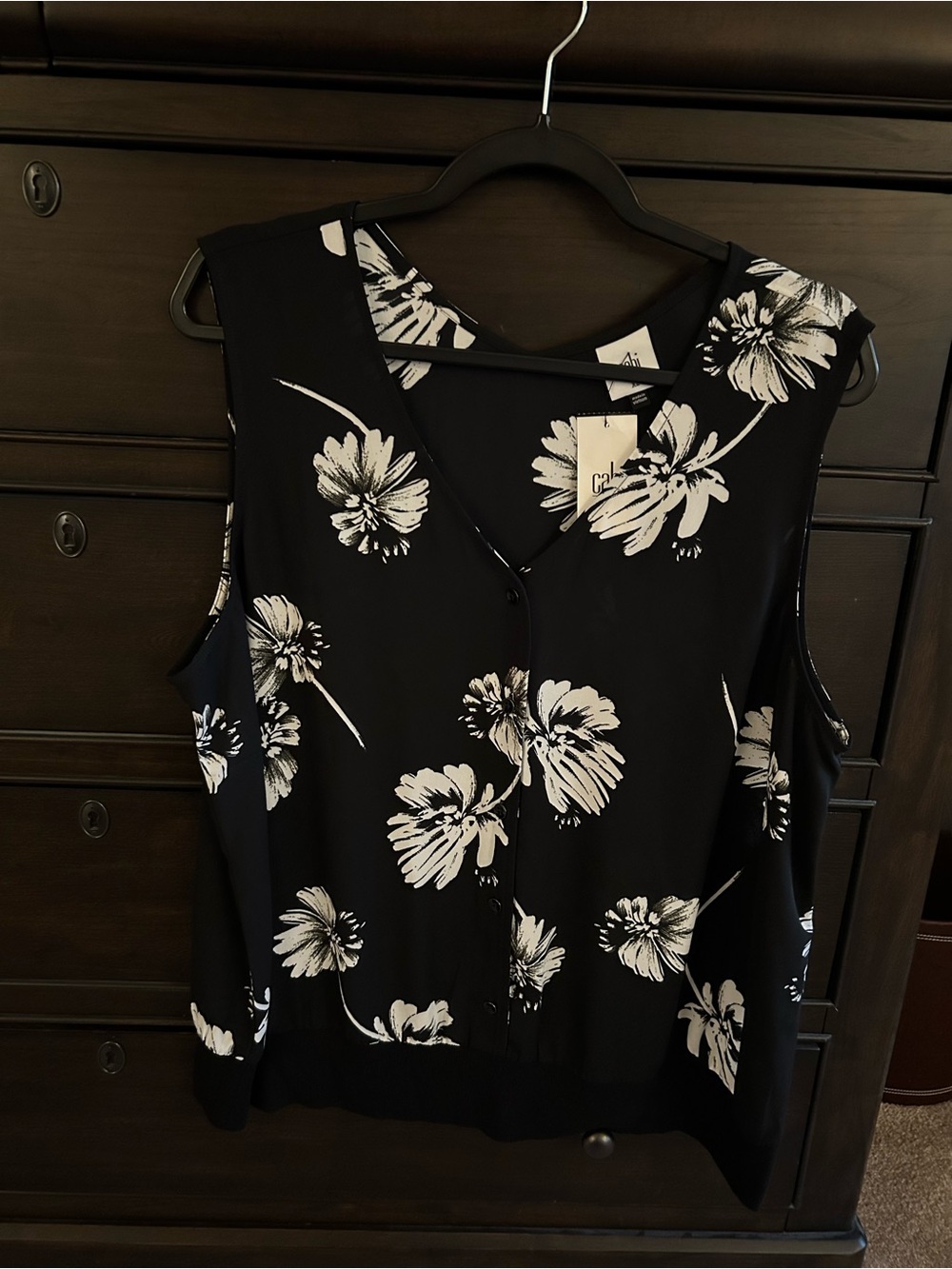 NWT New CAbi Black and White Floral #4364 Knitwit Sleeveless Blouse XL